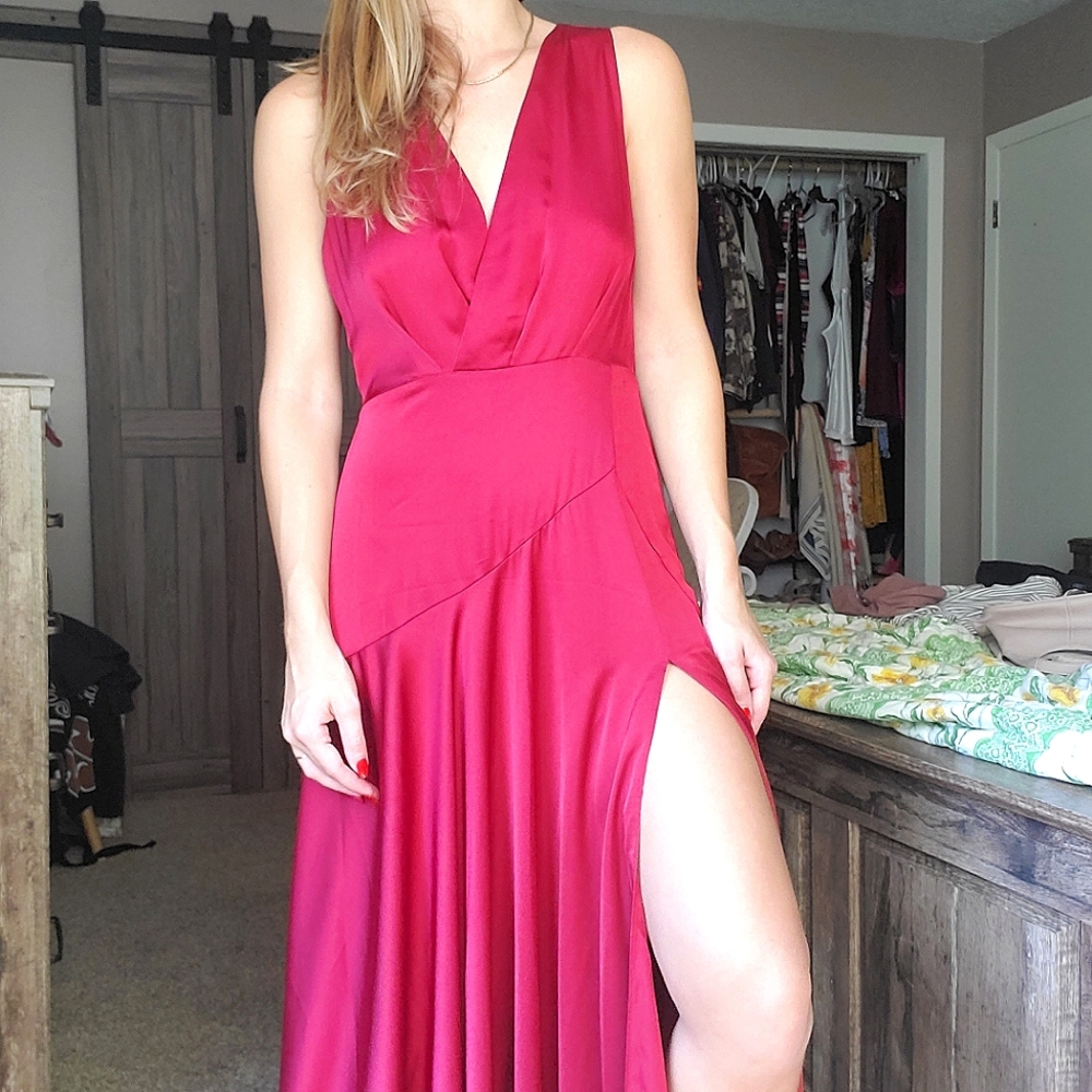 Silky & Flowy Red Contemporary Evening Gown